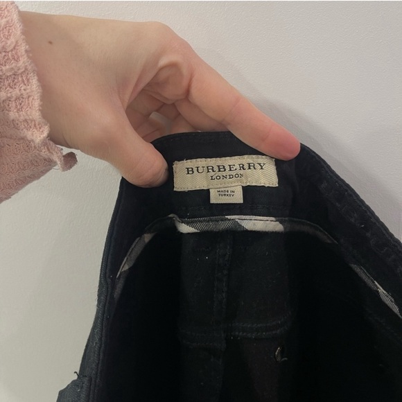 Authentic Burberry Black Dark Wash Denim Jeans
Size 25 - Picture 4 of 14